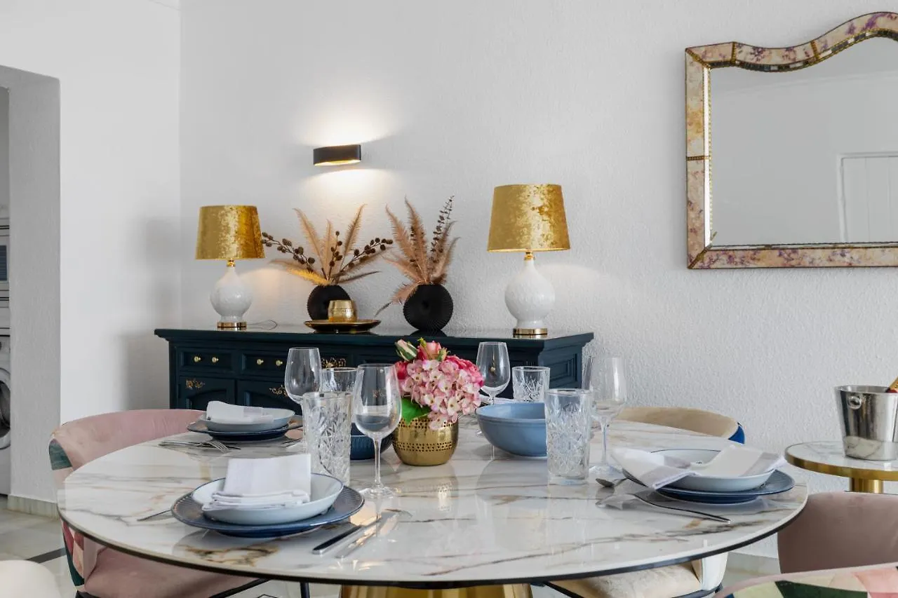 마르베야 Luxurious Frontline Penthouse In Puerto Banus 아파트