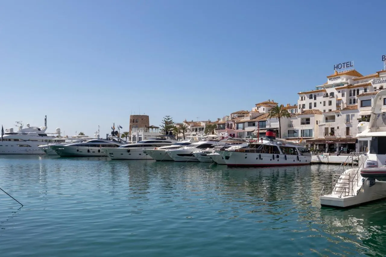마르베야 Luxurious Frontline Penthouse In Puerto Banus 아파트