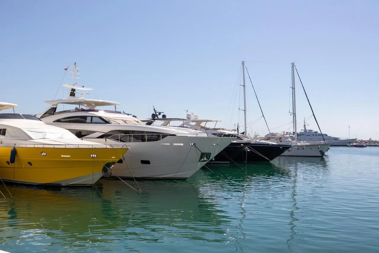 마르베야 Luxurious Frontline Penthouse In Puerto Banus 아파트